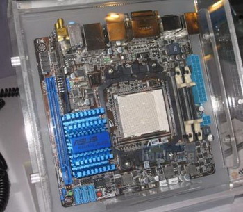 ASUS M4A88T- I Deluxe